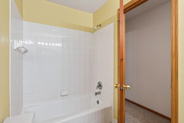 9509 Dogwood Avenue N, Brooklyn Park, MN 55443