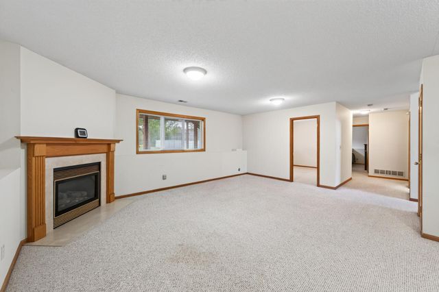 9509 Dogwood Avenue N, Brooklyn Park, MN 55443