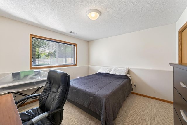 9509 Dogwood Avenue N, Brooklyn Park, MN 55443