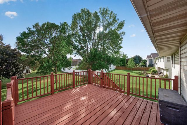 9509 Dogwood Avenue N, Brooklyn Park, MN 55443