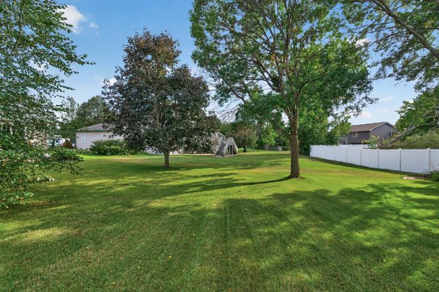 9509 Dogwood Avenue N, Brooklyn Park, MN 55443