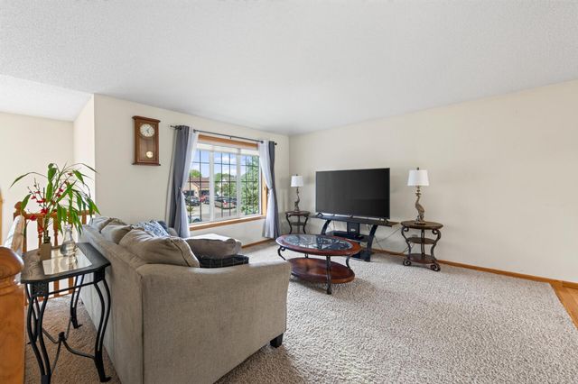 9509 Dogwood Avenue N, Brooklyn Park, MN 55443