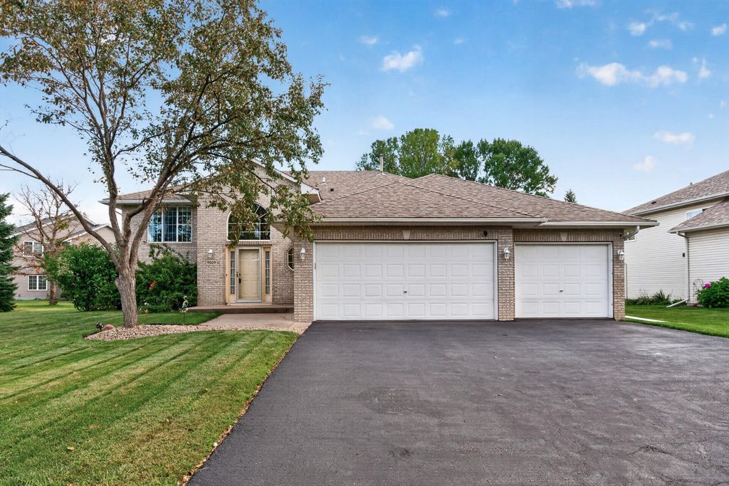 9509 Dogwood Avenue N, Brooklyn Park, MN 55443 — photo 2
