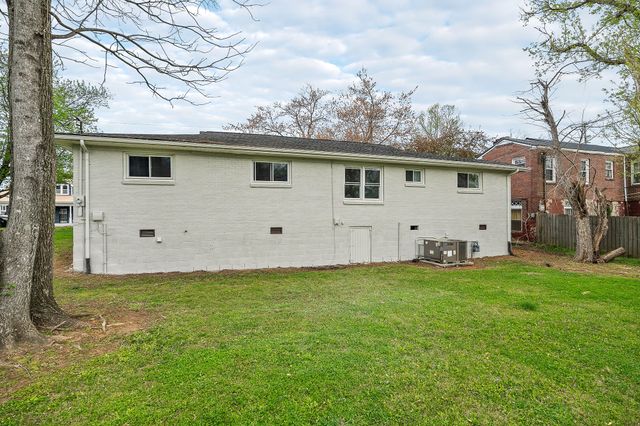 106 N Main St, Sparta, TN 38583