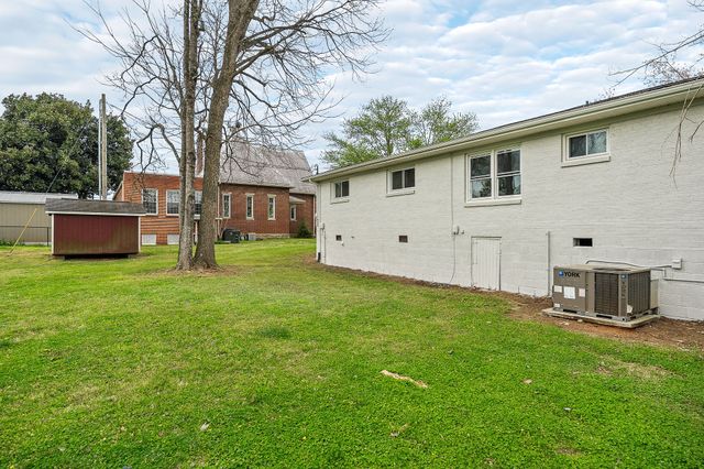 106 N Main St, Sparta, TN 38583