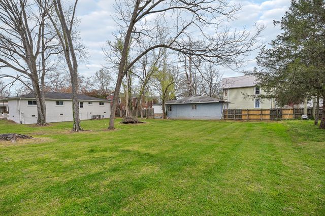 106 N Main St, Sparta, TN 38583