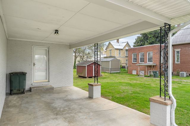 106 N Main St, Sparta, TN 38583