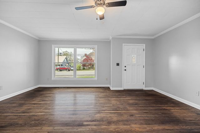106 N Main St, Sparta, TN 38583