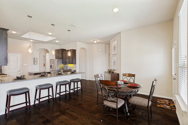 27 Oakridge Lane, Edgecliff Village, TX 76134