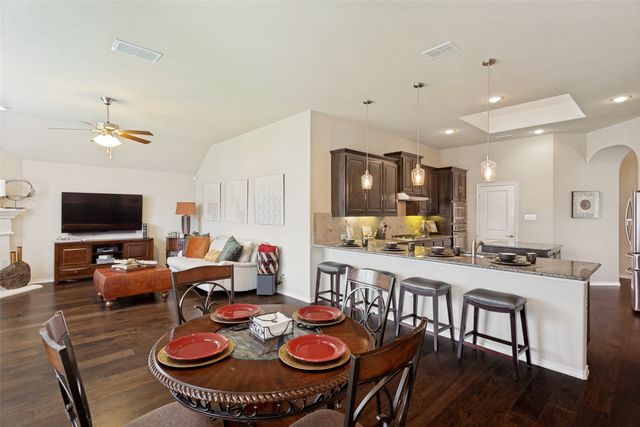 27 Oakridge Lane, Edgecliff Village, TX 76134