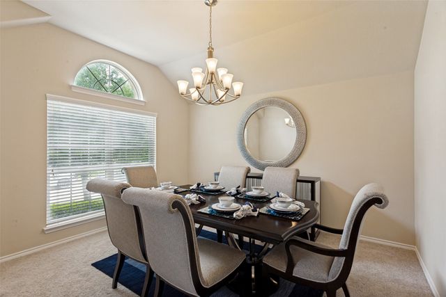27 Oakridge Lane, Edgecliff Village, TX 76134