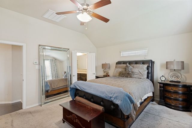 27 Oakridge Lane, Edgecliff Village, TX 76134