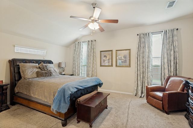 27 Oakridge Lane, Edgecliff Village, TX 76134