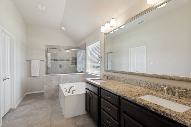 27 Oakridge Lane, Edgecliff Village, TX 76134