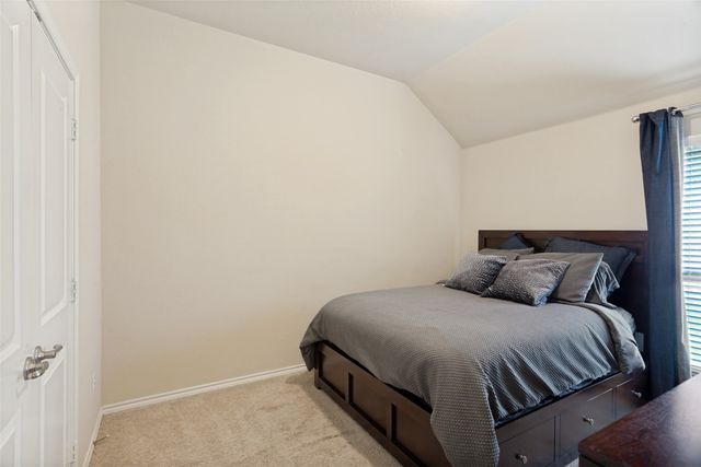27 Oakridge Lane, Edgecliff Village, TX 76134