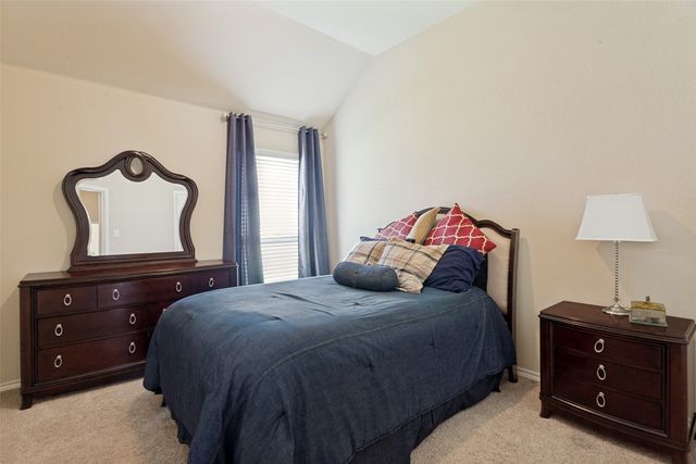 27 Oakridge Lane, Edgecliff Village, TX 76134
