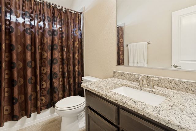 27 Oakridge Lane, Edgecliff Village, TX 76134