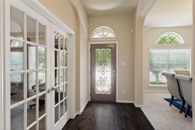 27 Oakridge Lane, Edgecliff Village, TX 76134