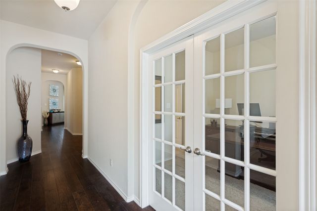 27 Oakridge Lane, Edgecliff Village, TX 76134