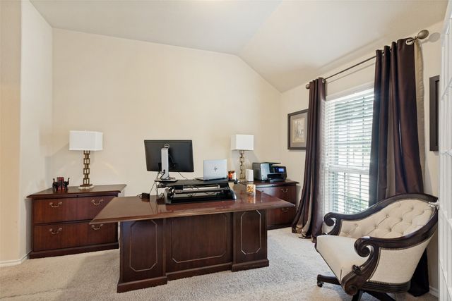 27 Oakridge Lane, Edgecliff Village, TX 76134