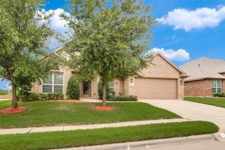 27 Oakridge Lane, Edgecliff Village, TX 76134