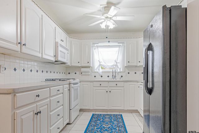 2101 Golden Rd, Tyler, TX 75701
