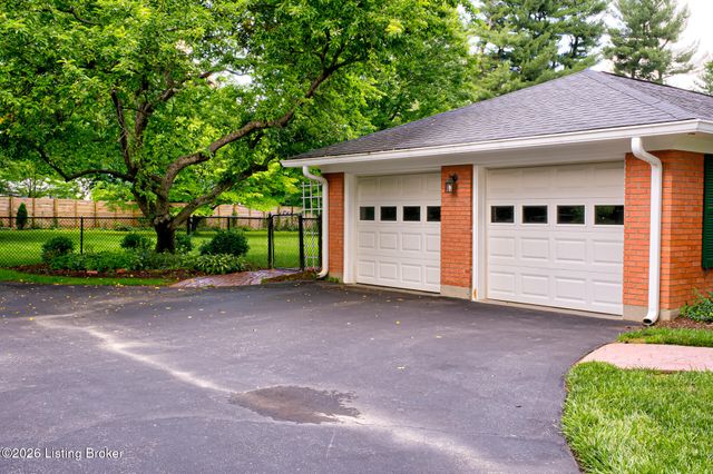 3520 Foxglove Ln, Louisville, KY 40241
