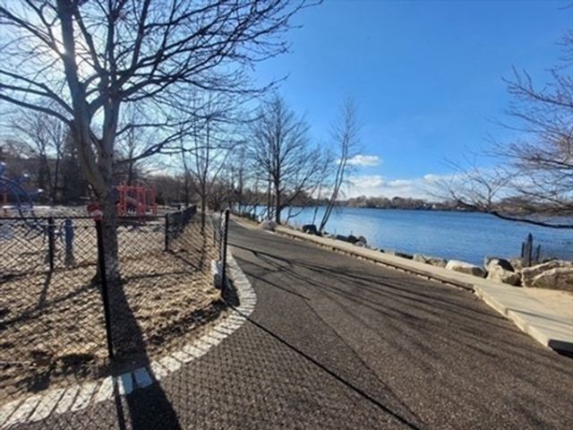 12 Pond 20, Arlington, MA 02474