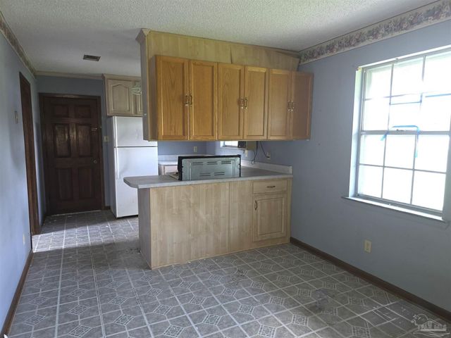 3381 W Hwy 4, Century, FL 32535