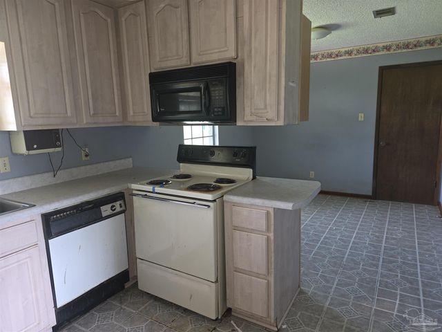 3381 W Hwy 4, Century, FL 32535