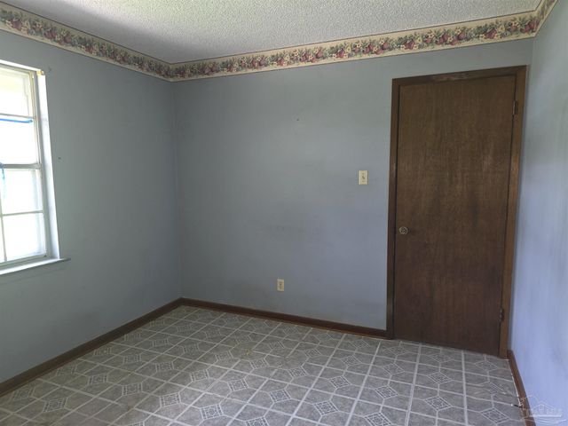 3381 W Hwy 4, Century, FL 32535