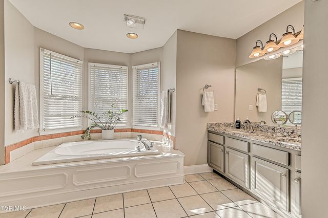 616 Kings Ridge Drive, Blountville, TN 37617