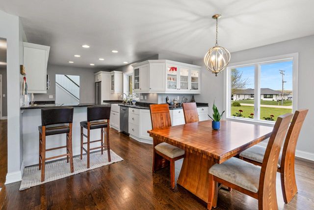 N23W28221 Beach Park CIRCLE, Pewaukee, WI 53072