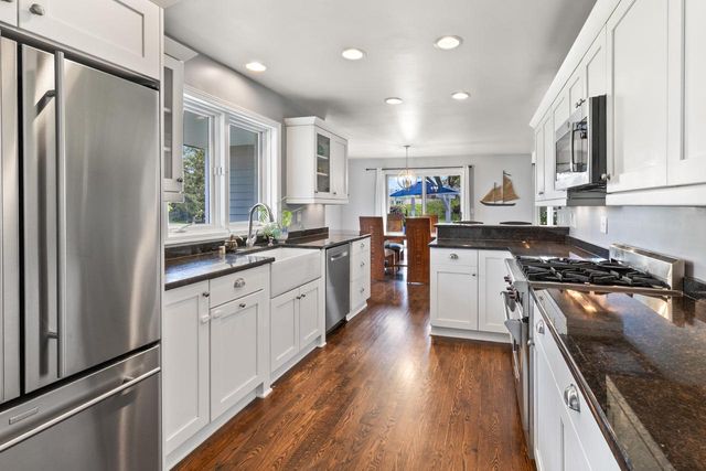 N23W28221 Beach Park CIRCLE, Pewaukee, WI 53072