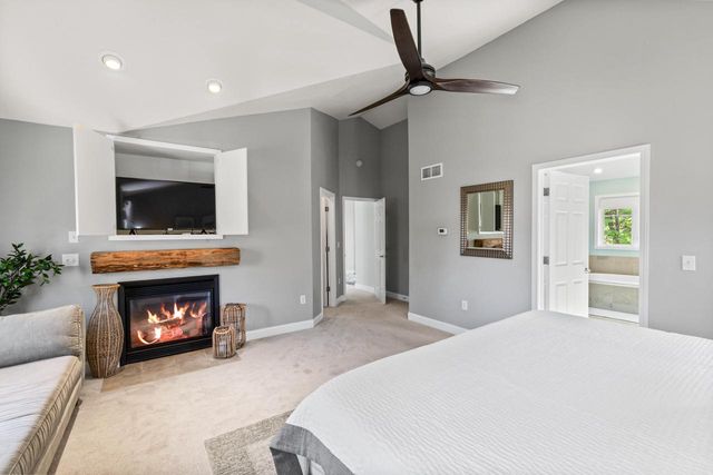 N23W28221 Beach Park CIRCLE, Pewaukee, WI 53072