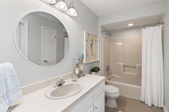 N23W28221 Beach Park CIRCLE, Pewaukee, WI 53072