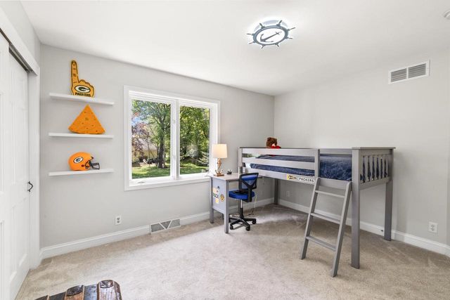N23W28221 Beach Park CIRCLE, Pewaukee, WI 53072