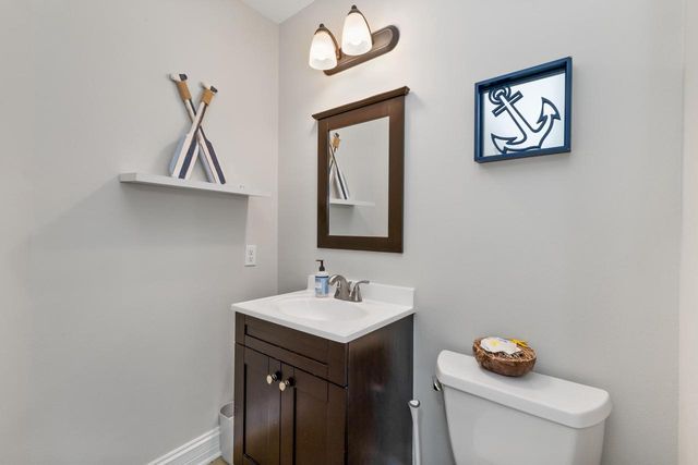 N23W28221 Beach Park CIRCLE, Pewaukee, WI 53072