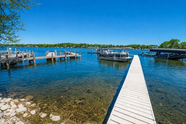 N23W28221 Beach Park CIRCLE, Pewaukee, WI 53072