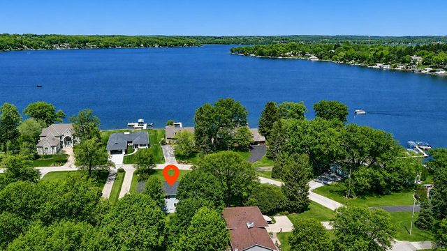 N23W28221 Beach Park CIRCLE, Pewaukee, WI 53072