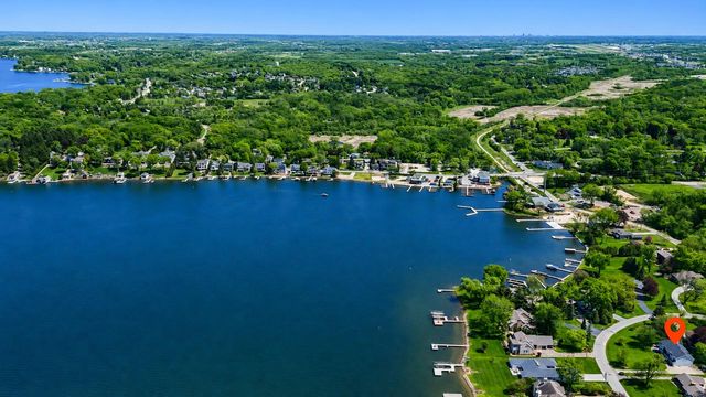N23W28221 Beach Park CIRCLE, Pewaukee, WI 53072