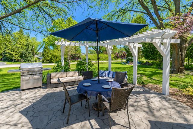 N23W28221 Beach Park CIRCLE, Pewaukee, WI 53072