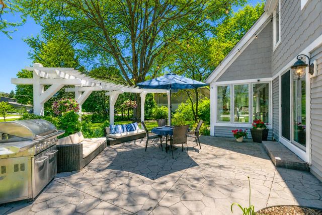 N23W28221 Beach Park CIRCLE, Pewaukee, WI 53072