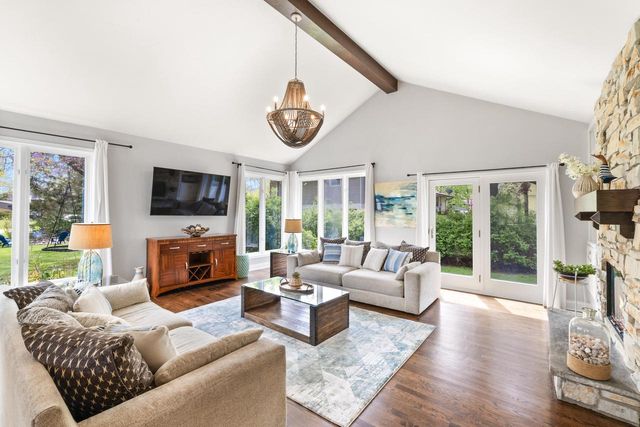 N23W28221 Beach Park CIRCLE, Pewaukee, WI 53072