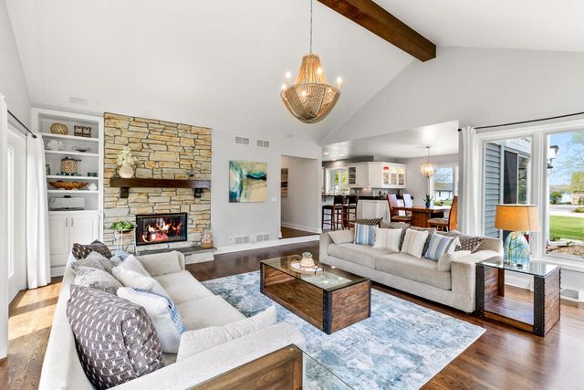 N23W28221 Beach Park CIRCLE, Pewaukee, WI 53072