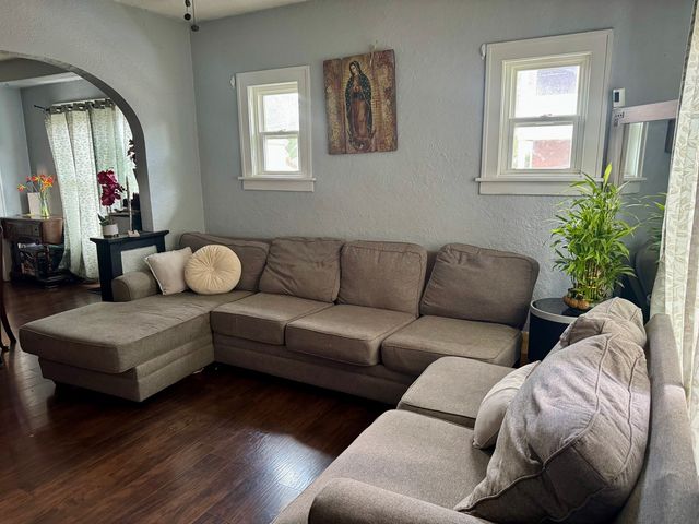109 SEMINARY Avenue, Aurora, IL 60505