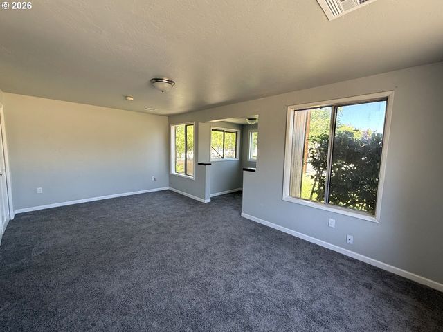 236 DE BARR Ave, Medford, OR 97501