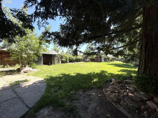 236 DE BARR Ave, Medford, OR 97501