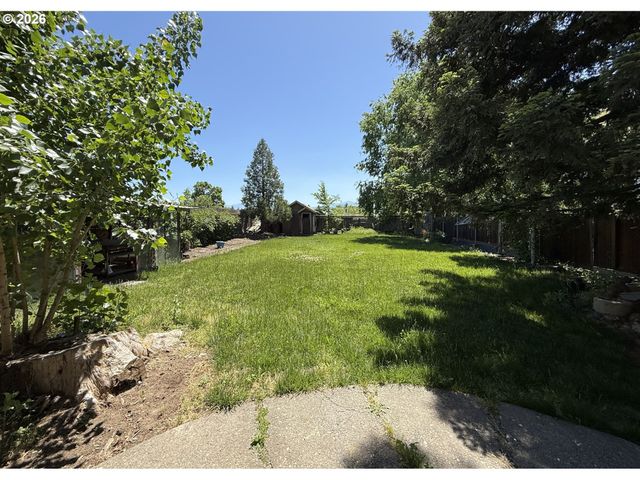 236 DE BARR Ave, Medford, OR 97501