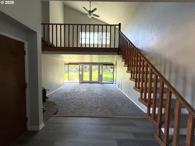 236 DE BARR Ave, Medford, OR 97501